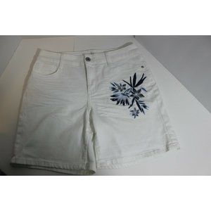 St. John's Bay Appliqued Embroidered White Jean Shorts, Size 8 🇺🇸 ❤️